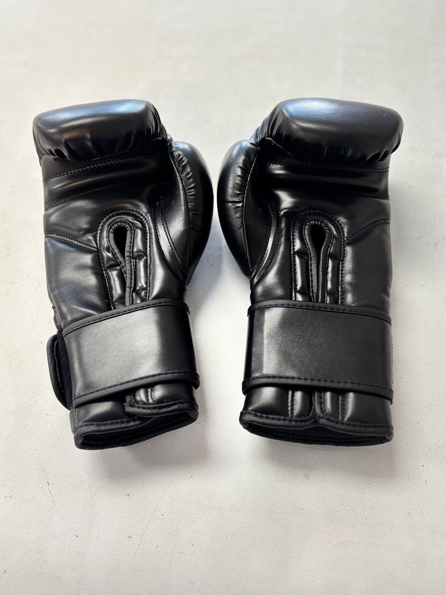 Superare Finisher Boxing Gloves 10oz