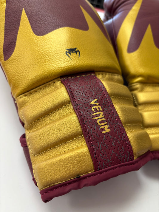 Venum Reverso Boxing Gloves 14oz (used)