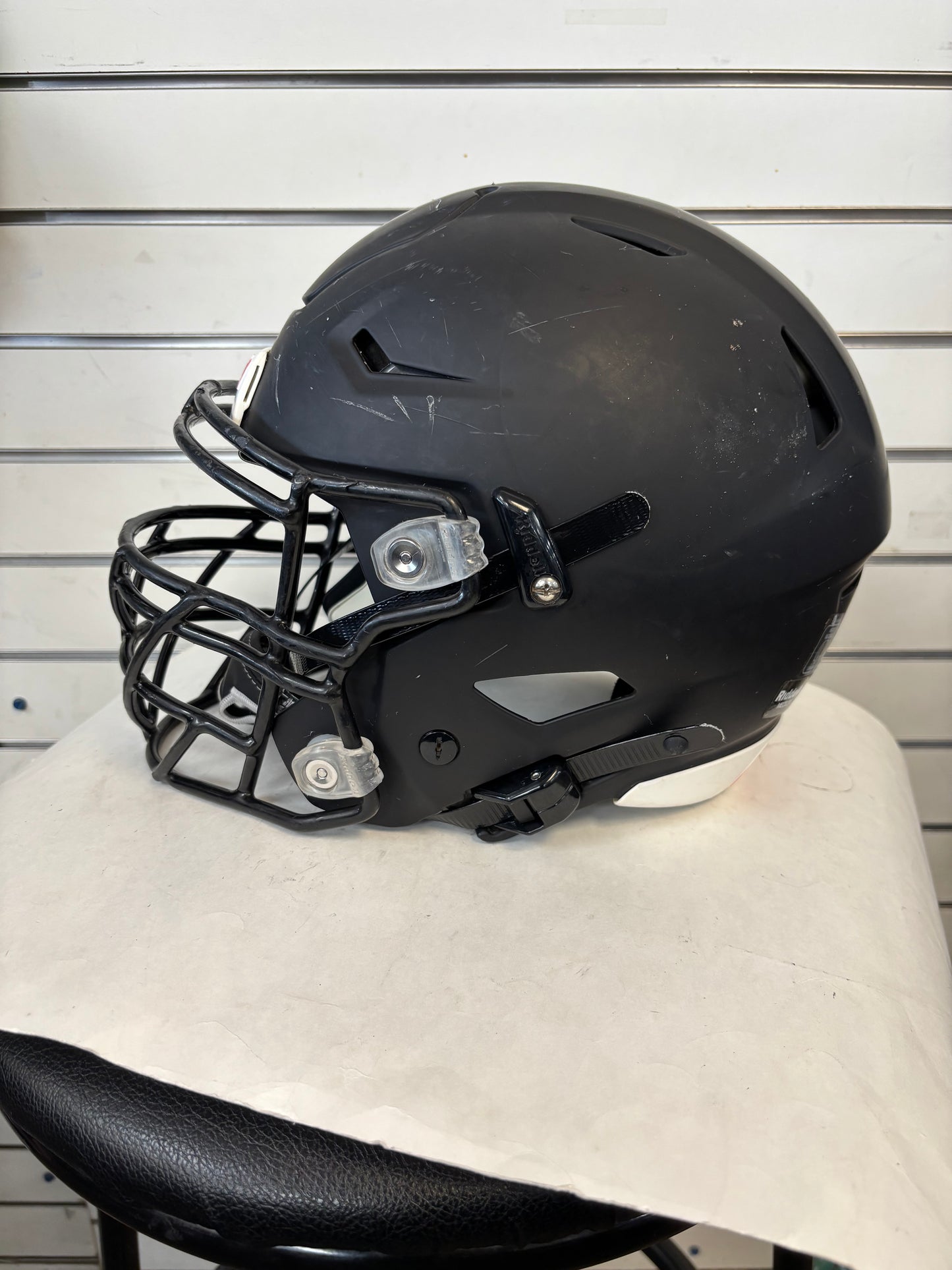 Riddell SpeedFlex 2021 Youth Medium Football Helmet (Used)