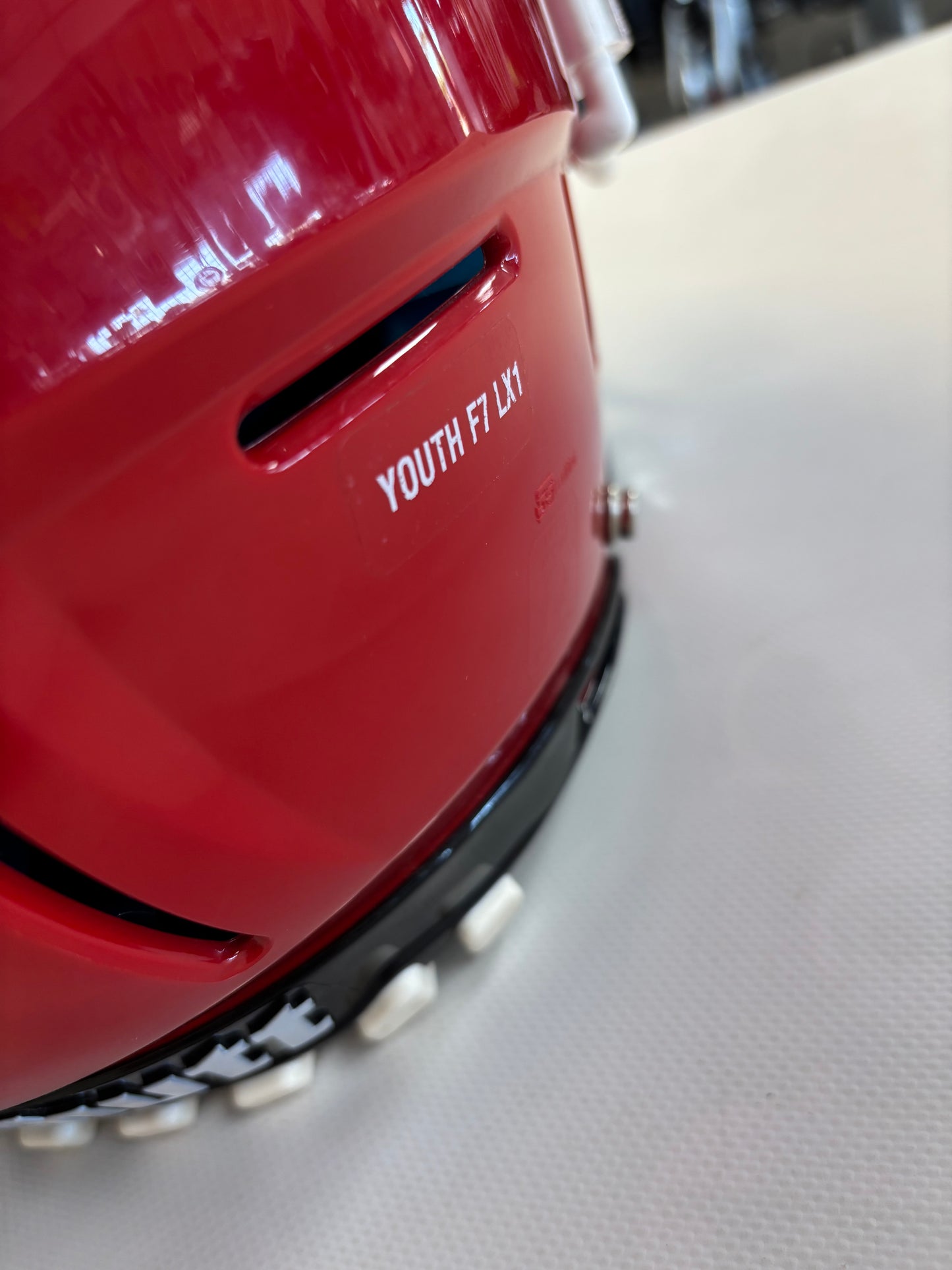 Schutt F7 Red Youth Medium 2023 (used)