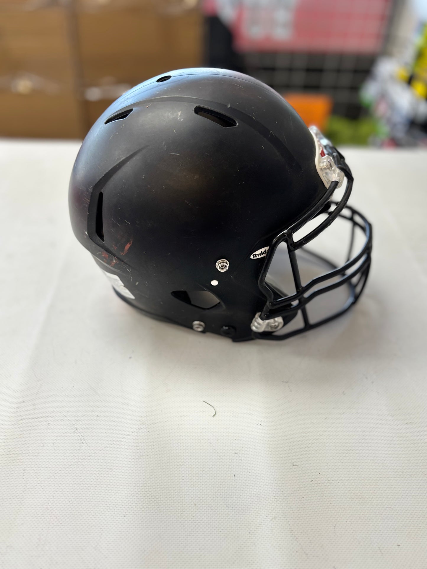 Riddell Victor-I 2024 Matte Black Youth S/M Football Helmet