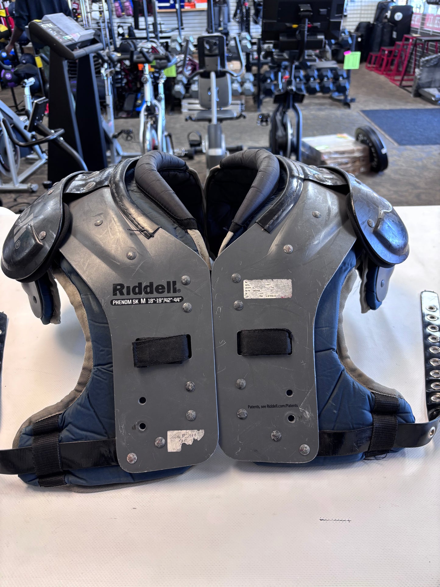 Riddell Phenom Adult Medium (used)