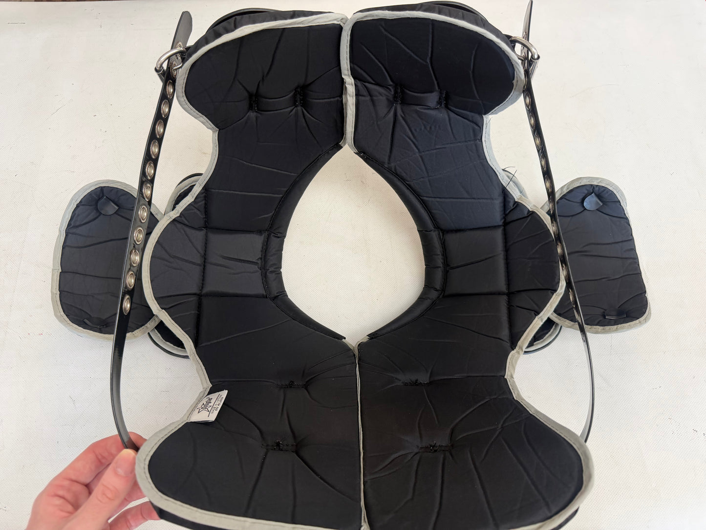 Douglas Legacy Adult Shoulder Pads size Medium (used)