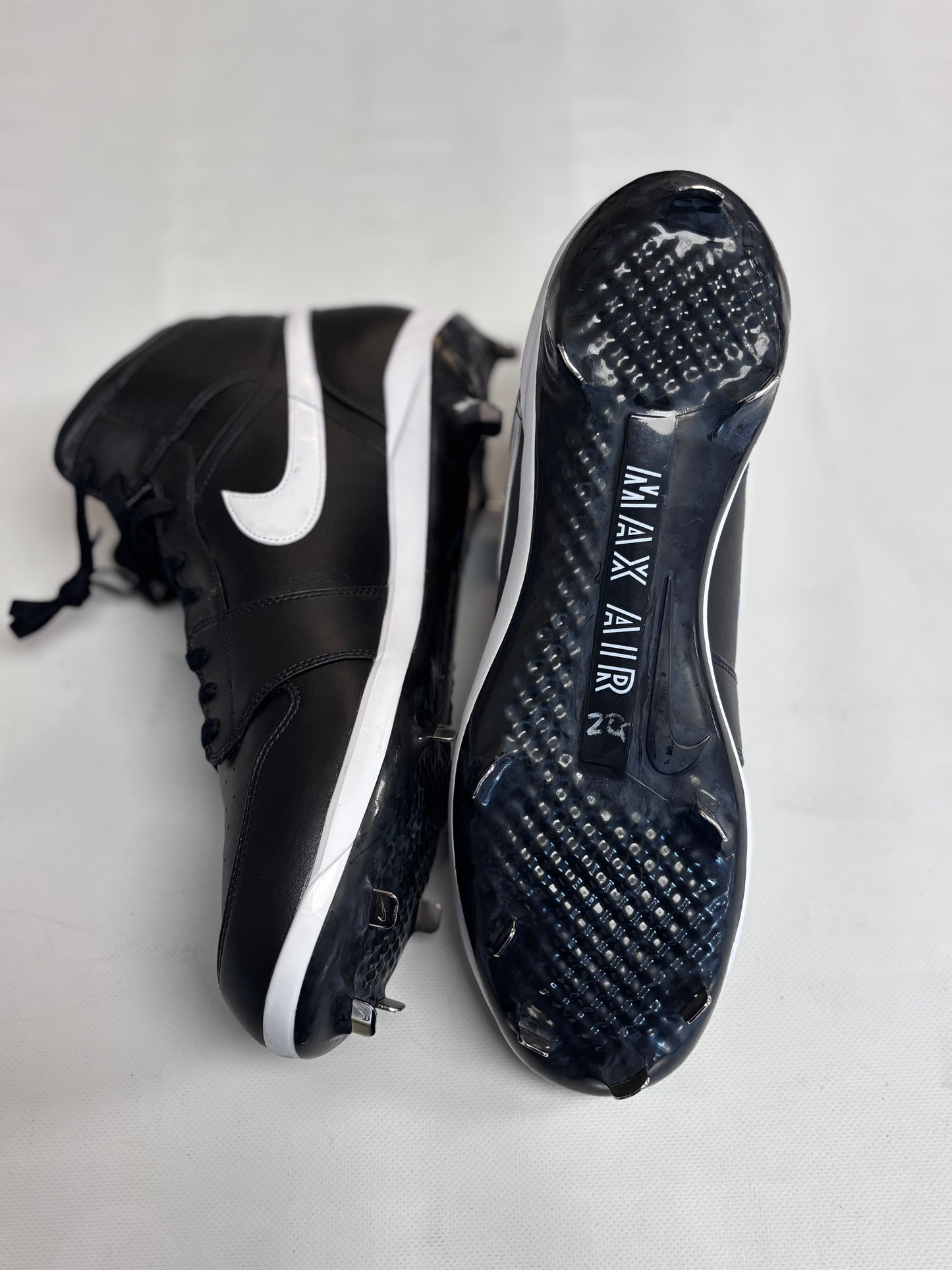 Nike Air Jordan 1 Retro Metal men's baseball cleats size 16