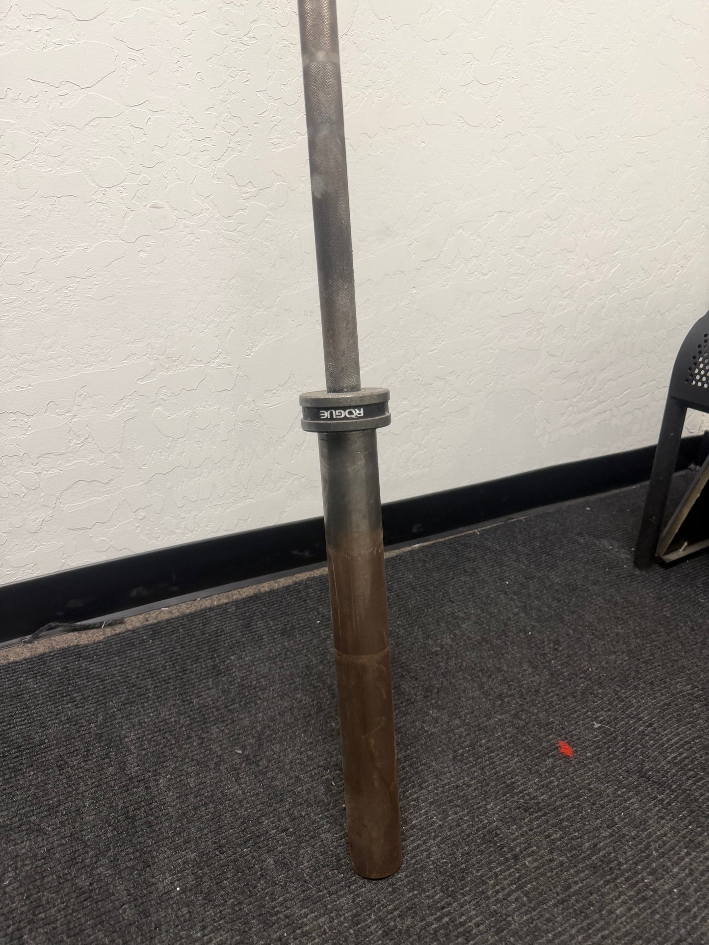 Rogue Fitness 7 ft 45 lb weight bar (used)