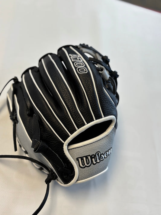 Wilson A700 Baseball/Softball Glove Right Hand Throw 11.5 (Like new)