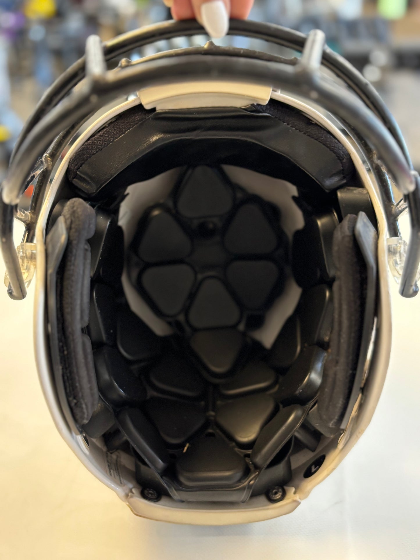 Schutt Vengeance Pro LTD 2022 - Youth Large (used)