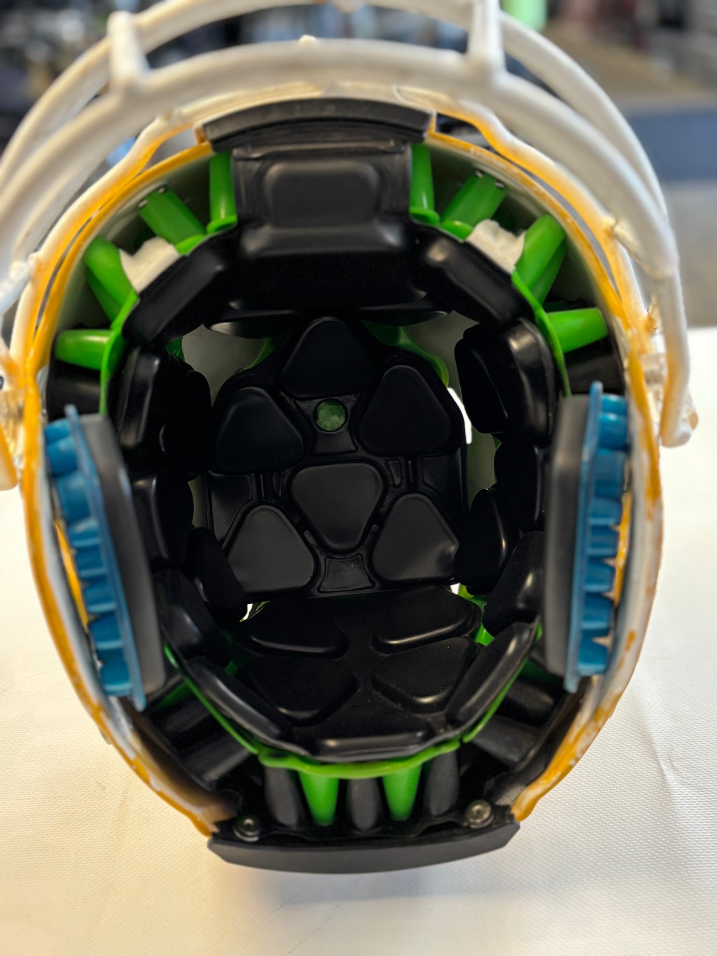 Schutt Vengeance A3 2017 Yellow Helmet-Youth Medium (used)