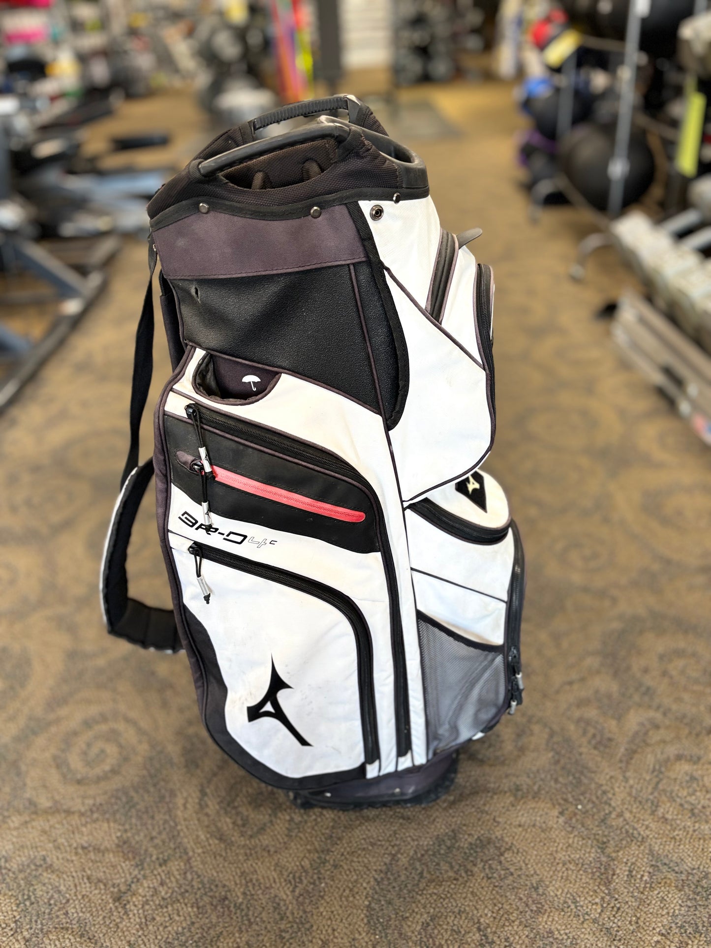 Mizuno BR-D4C Cart Bag (used)