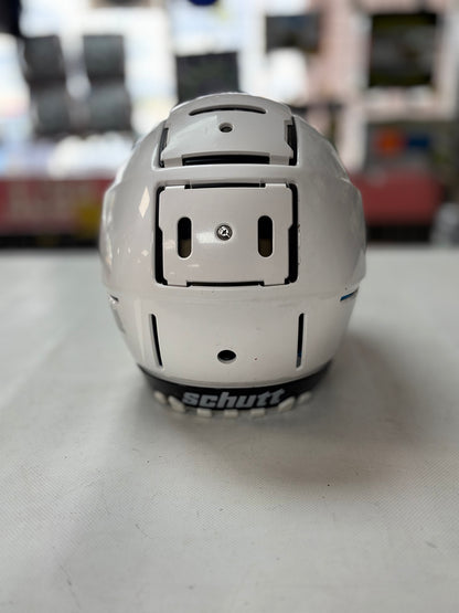 2023 White Schutt F7 LX1 Youth Medium Football Helmet (used)