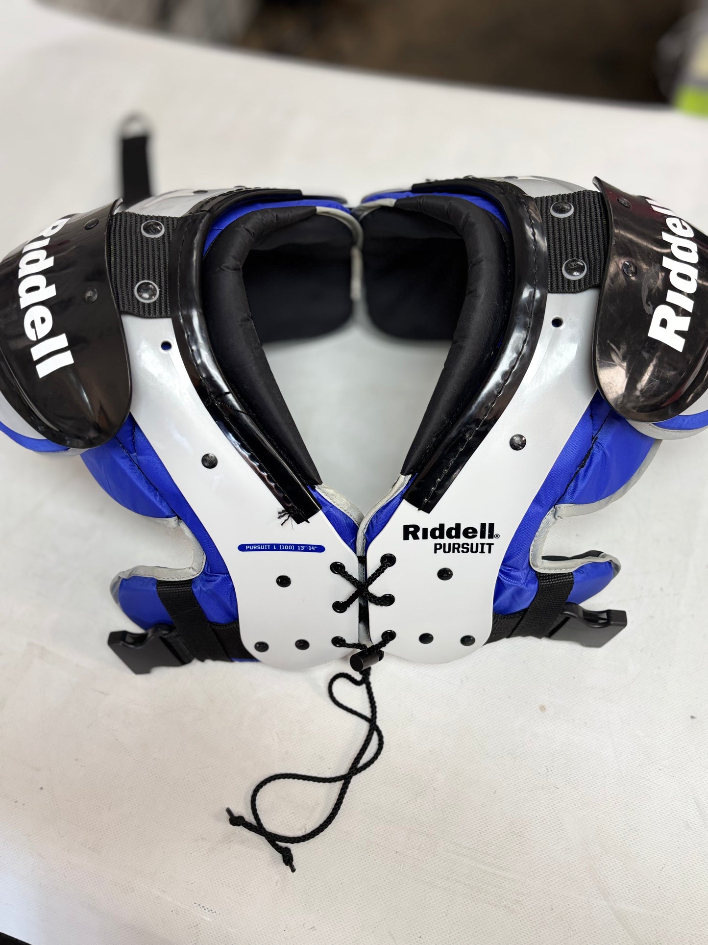 Riddell Pursuit Youth Large Football Shoulder Pads (used)