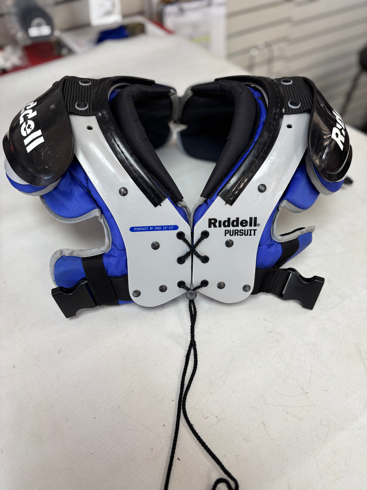 Youth Riddel Pursuit Size Medium Shoulder Pads