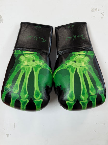 True Kombat 16oz Gloves