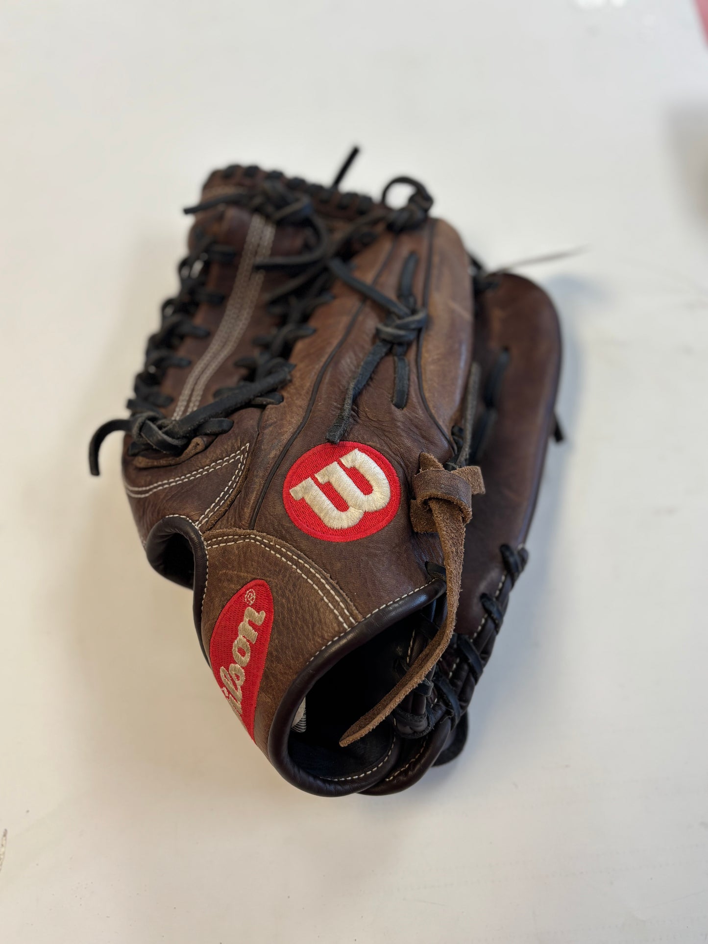 Wilson A1000 12.5” Right Hand Throw Baseball Glove (used)