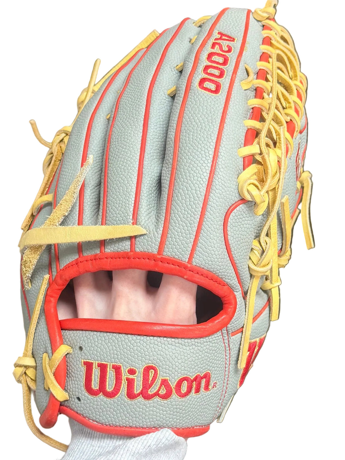 Wilson A2000 Right Hand Throw 12 3/4 Baseball Glove (used)