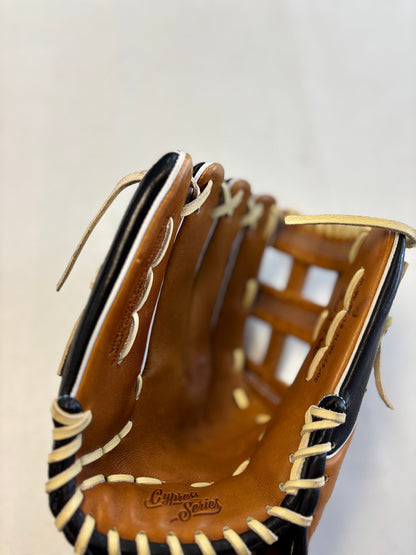 Marucci Cypress M Type 98R3 12.75" H-Web (used)