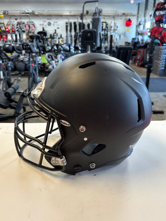 Riddell Victor-I 2023 Matte Black Youth S/M (used)