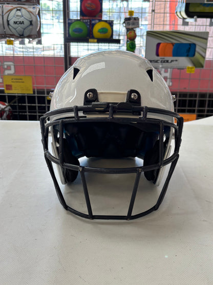 Schutt Vengeance 2018 in Glitter White - Youth Medium Football Helmet (used)