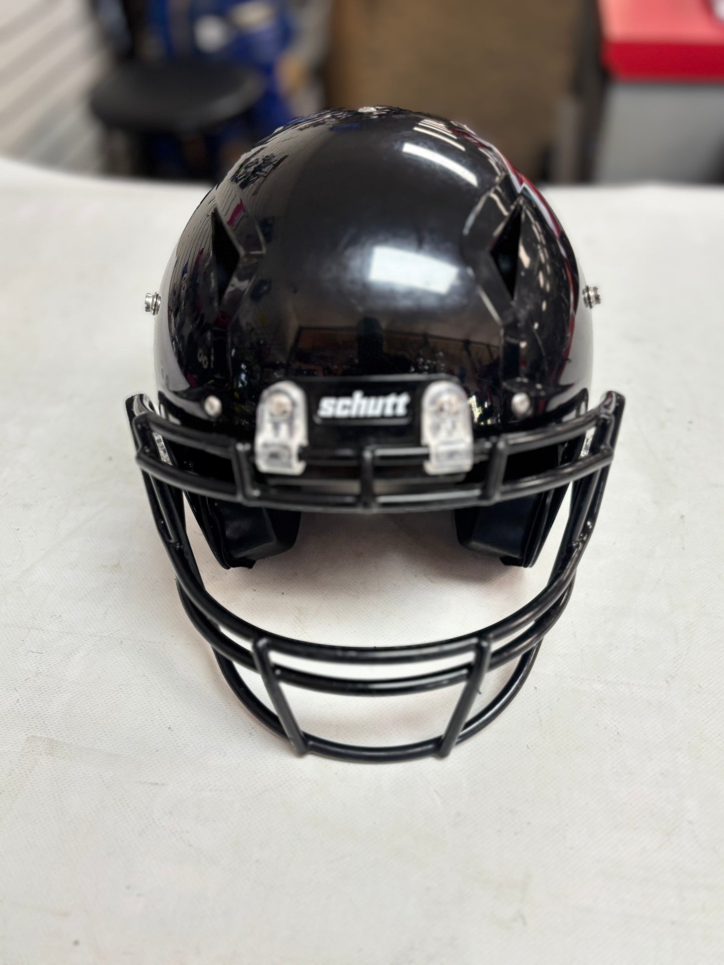 2024 Schutt Vengeance A11 Youth Medium Football Helmet
