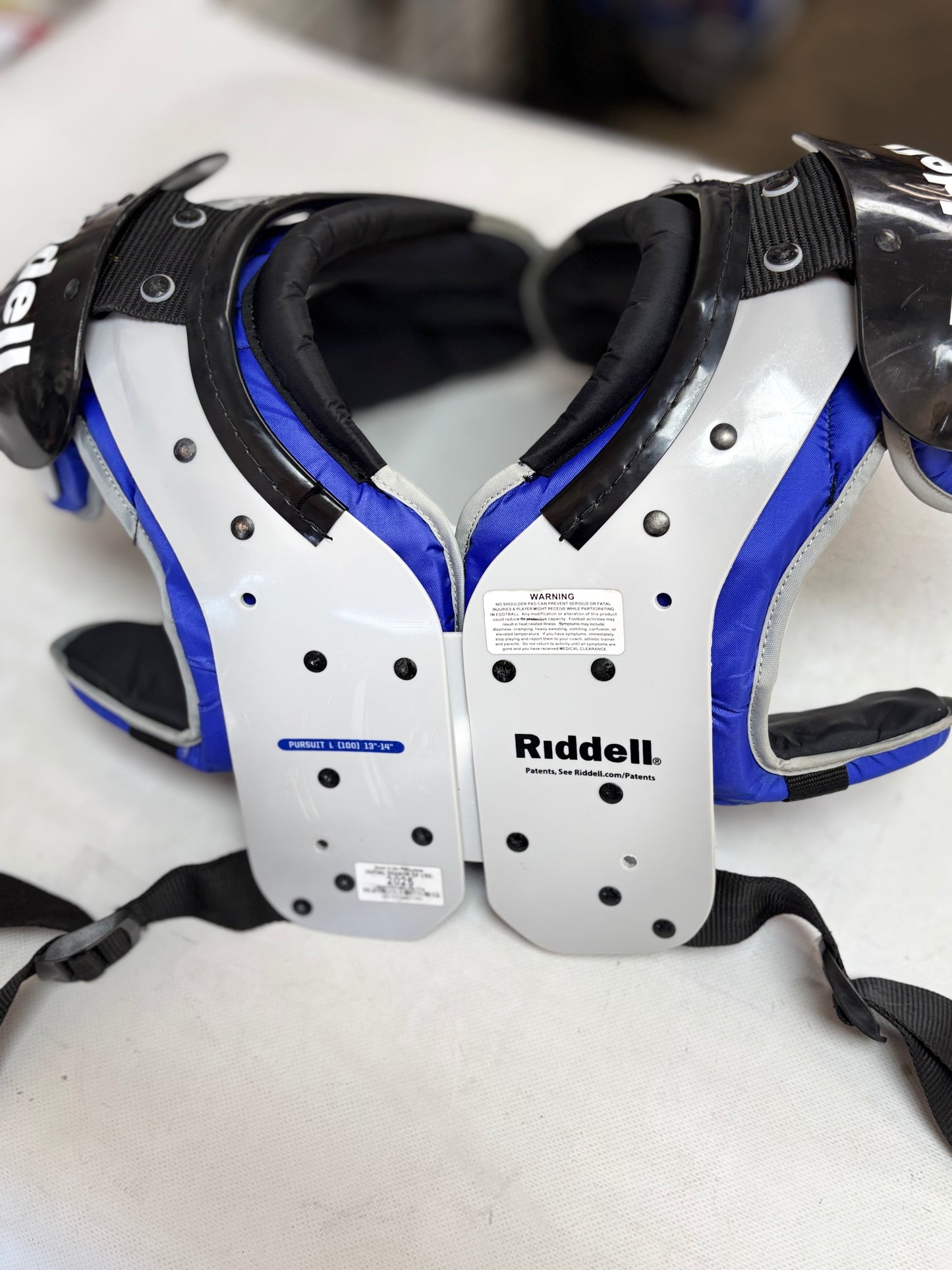 Riddell Pursuit Youth Large Football Shoulder Pads (used)
