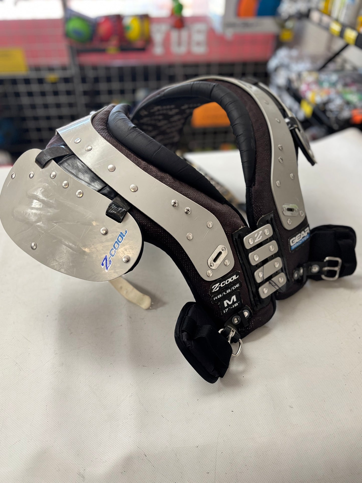 Gear Pro-Tec Z-Cool Medium Football Shoulder Pads