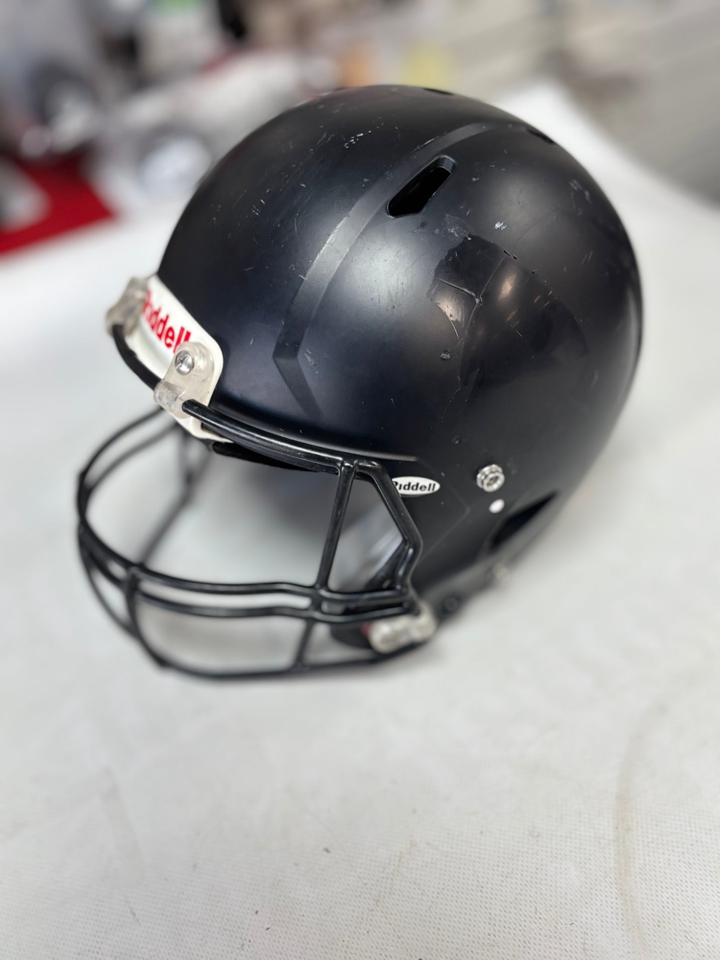 2022 Riddell Victor Youth Medium Football Helmet (used)