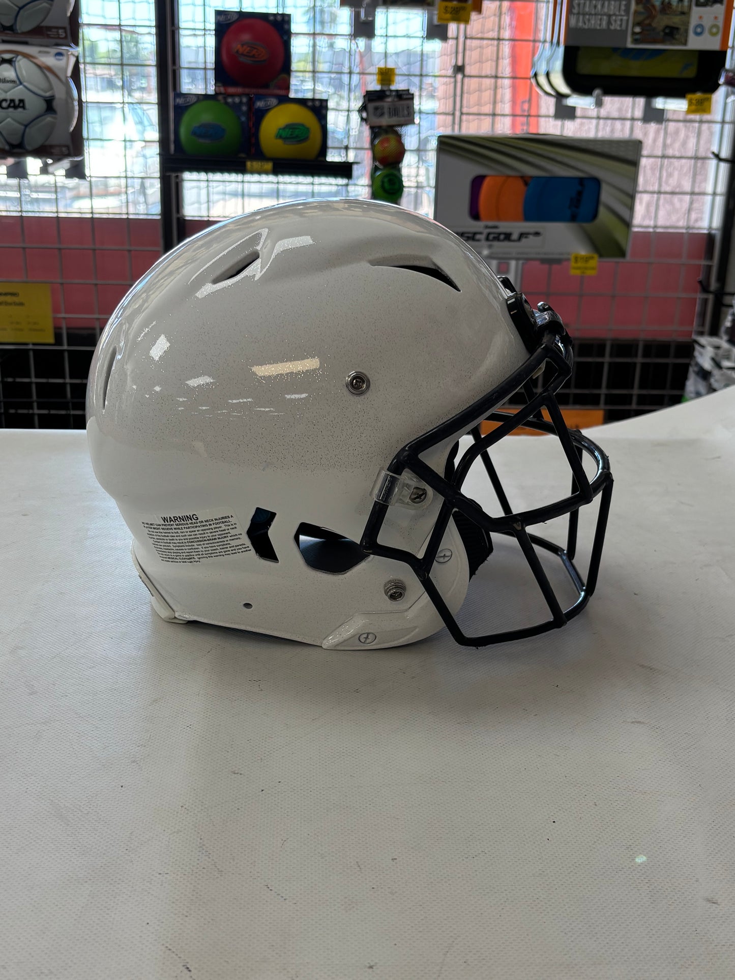 Schutt Vengeance 2018 in Glitter White - Youth Medium Football Helmet (used)