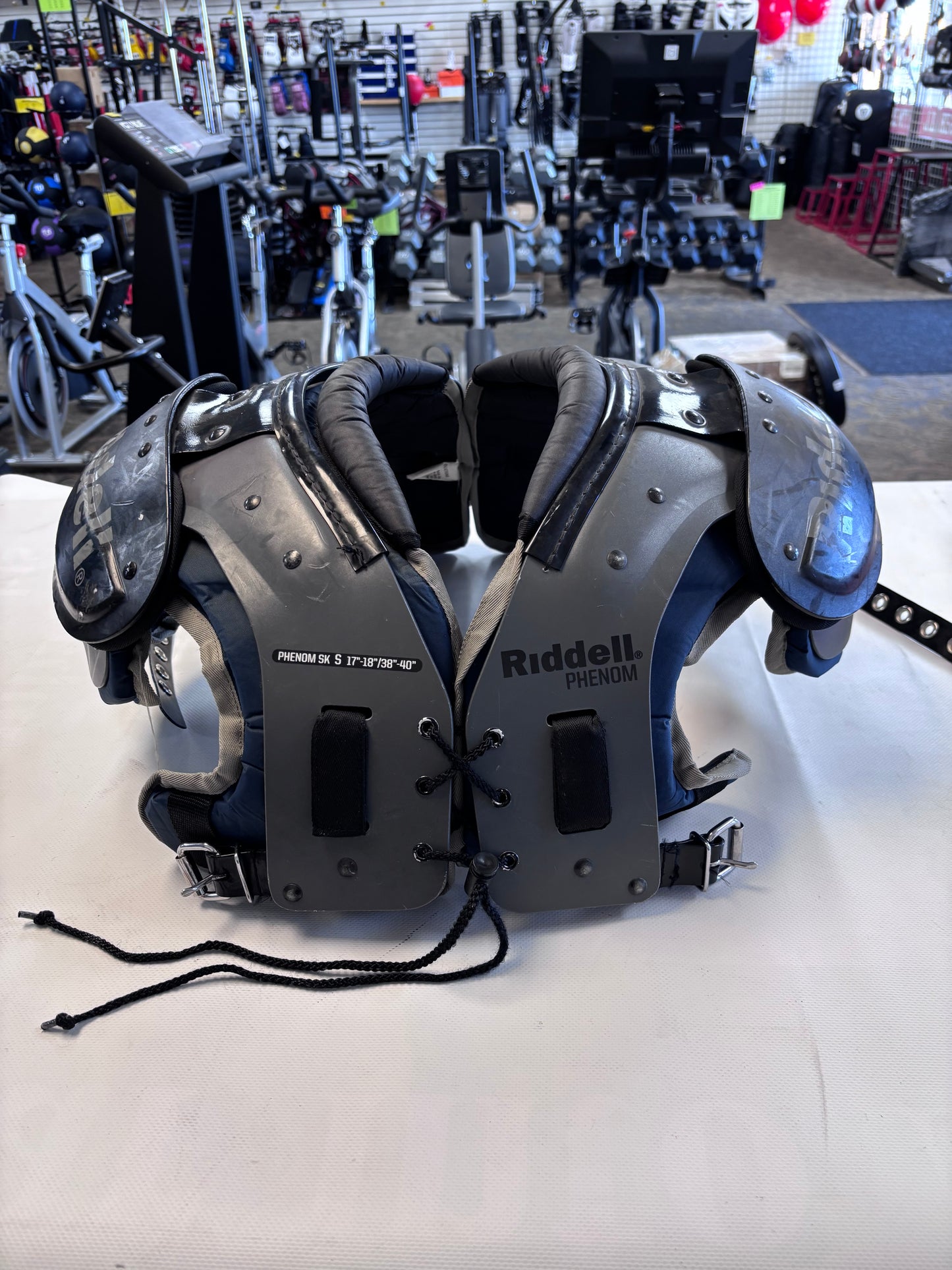 Riddell Phenom Adult Small  (used)