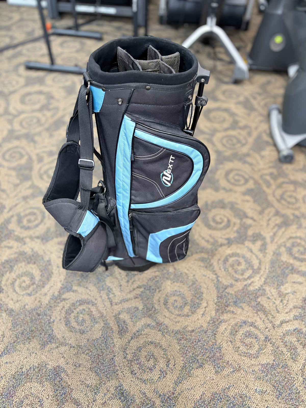 Nextt Golf Stand Tour Bag (used)