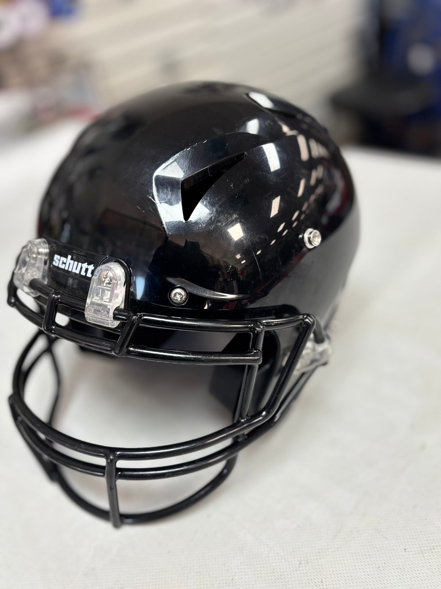 2024 Schutt Vengeance A11 Youth Medium Football Helmet