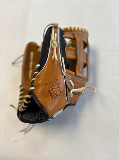 Marucci Cypress M Type 98R3 12.75" H-Web (used)