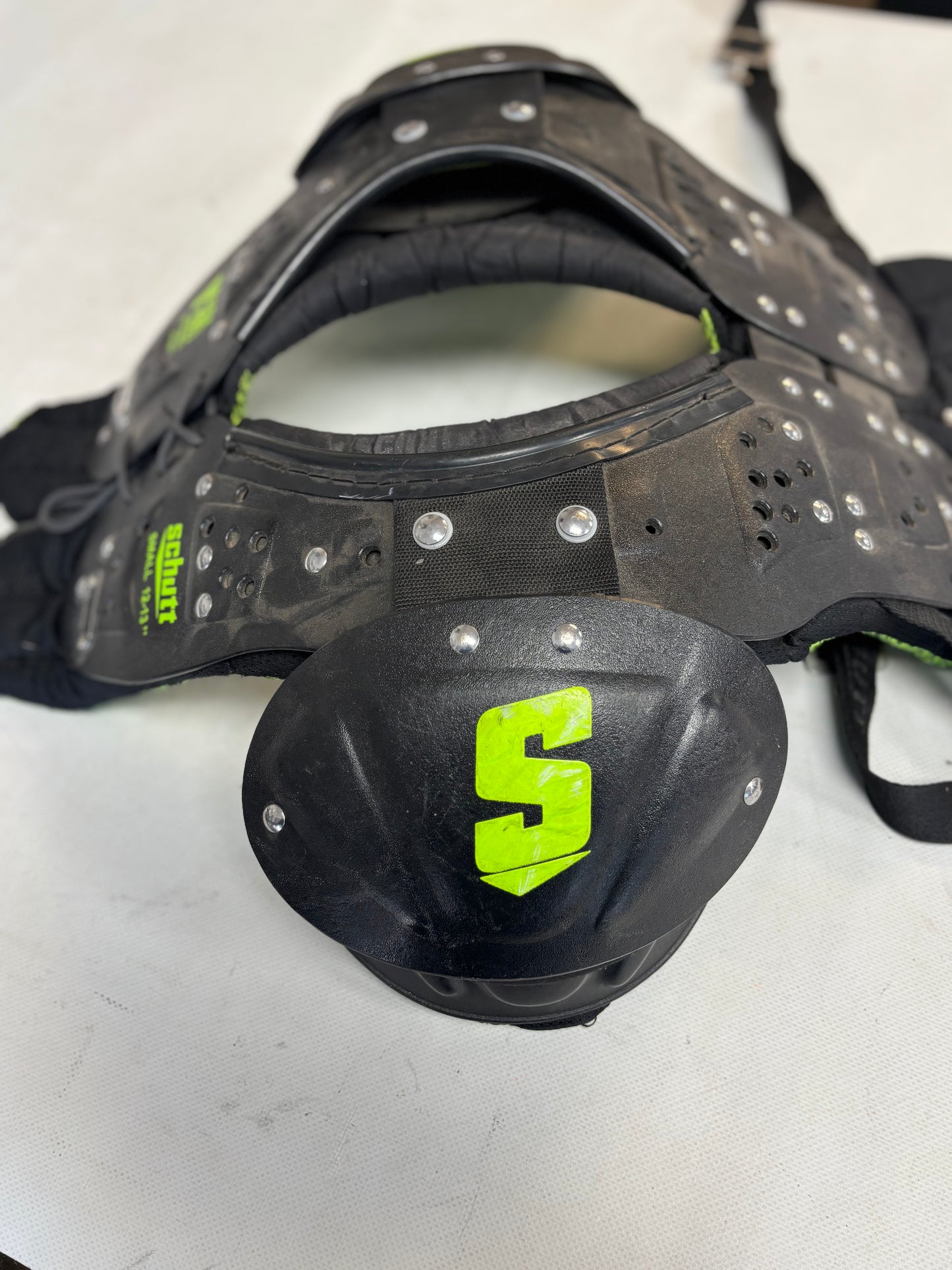 Schutt Y-Flex 4.0 Youth Small Shoulder Pads (used)