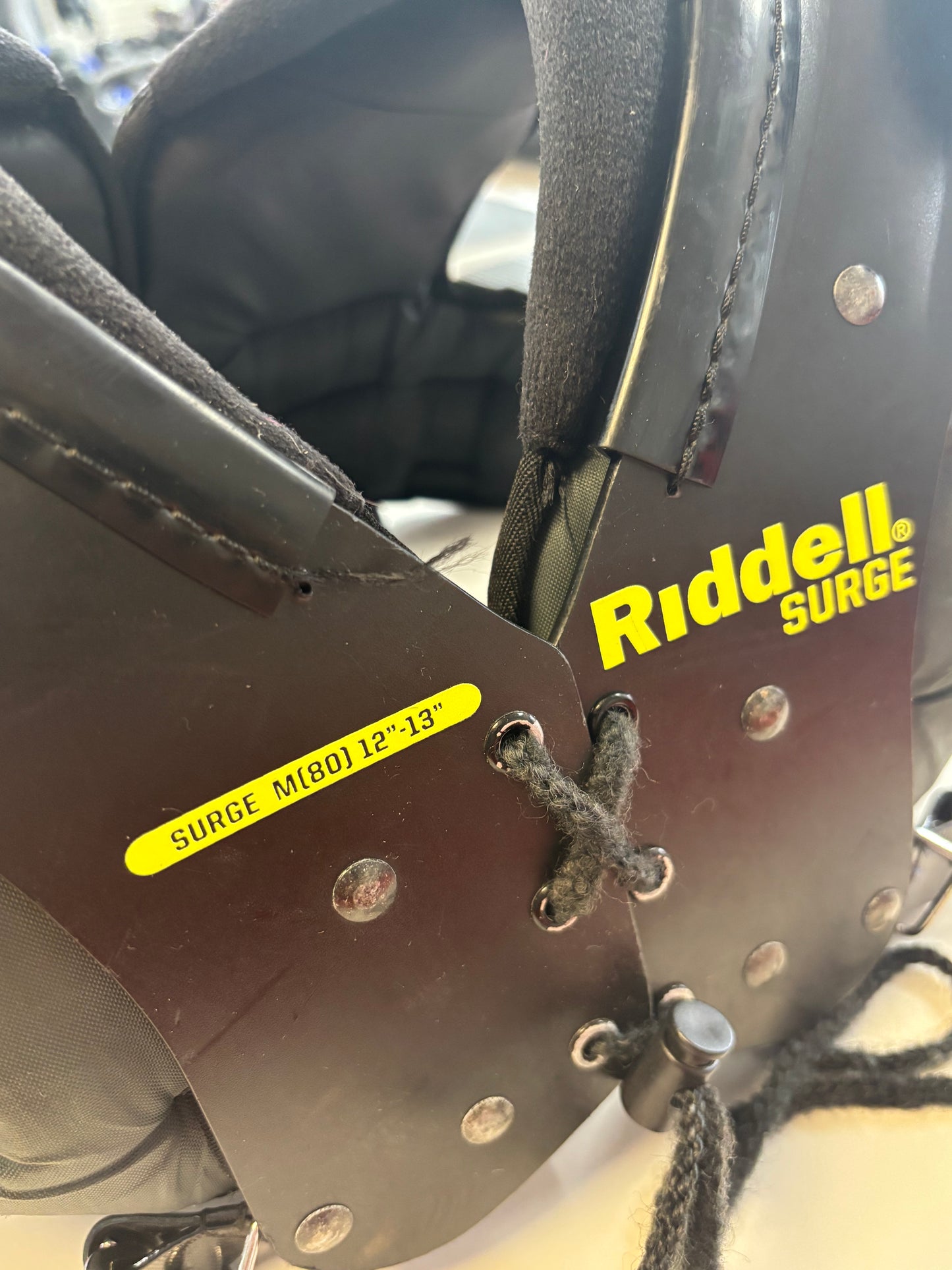 Riddell Surge Youth Medium Shoulder Pads (used)