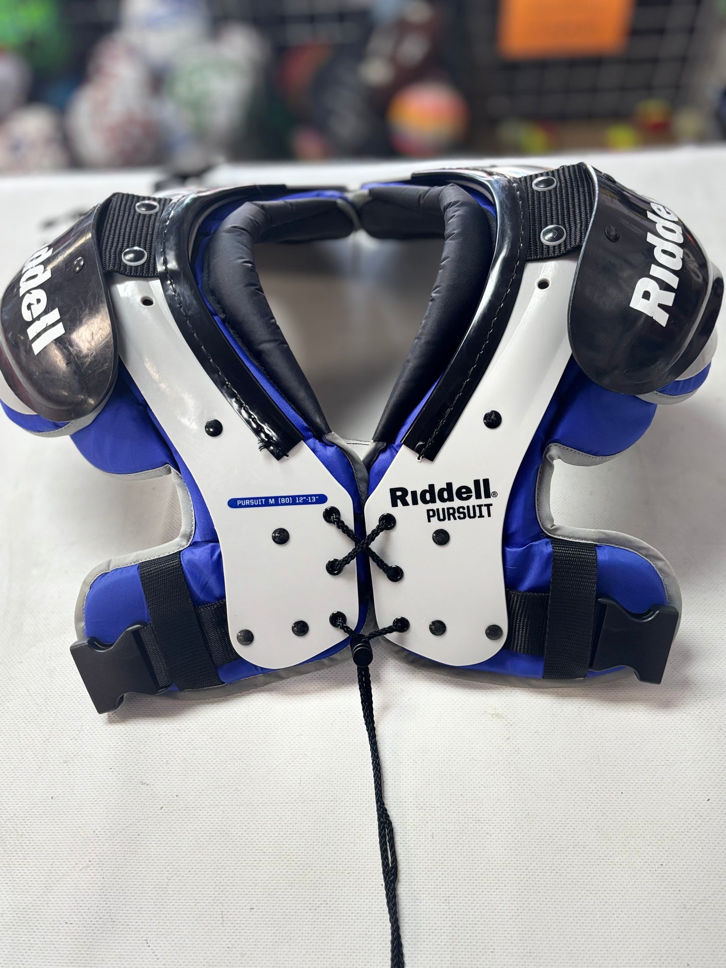 Riddell Pursuit Youth Medium Football Shoulder Pads (used)