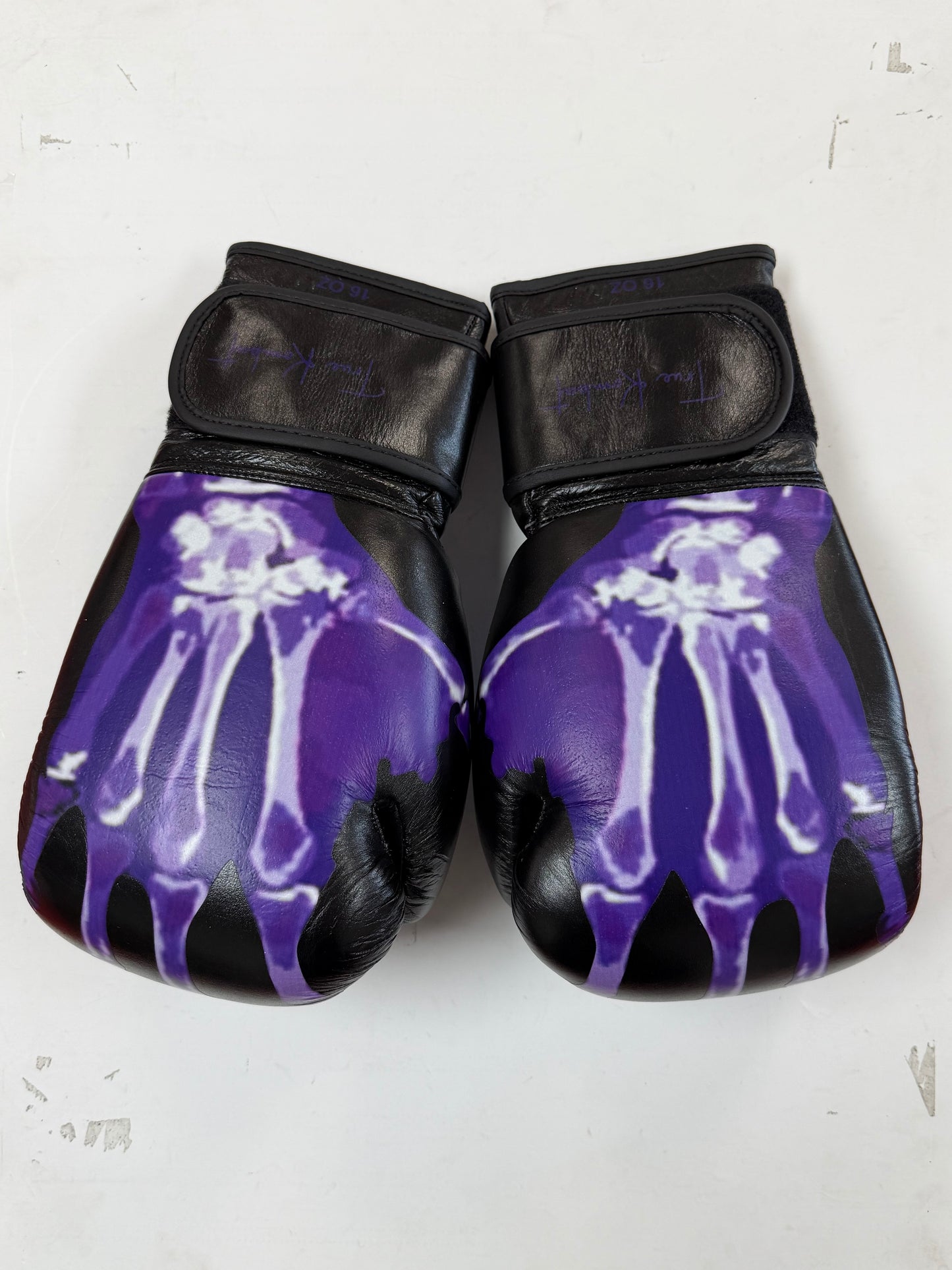 True Kombat 16oz Gloves