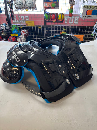 Champro Gauntlet sp 3D Adult Medium 17”-18” Shoulder Pads (used)