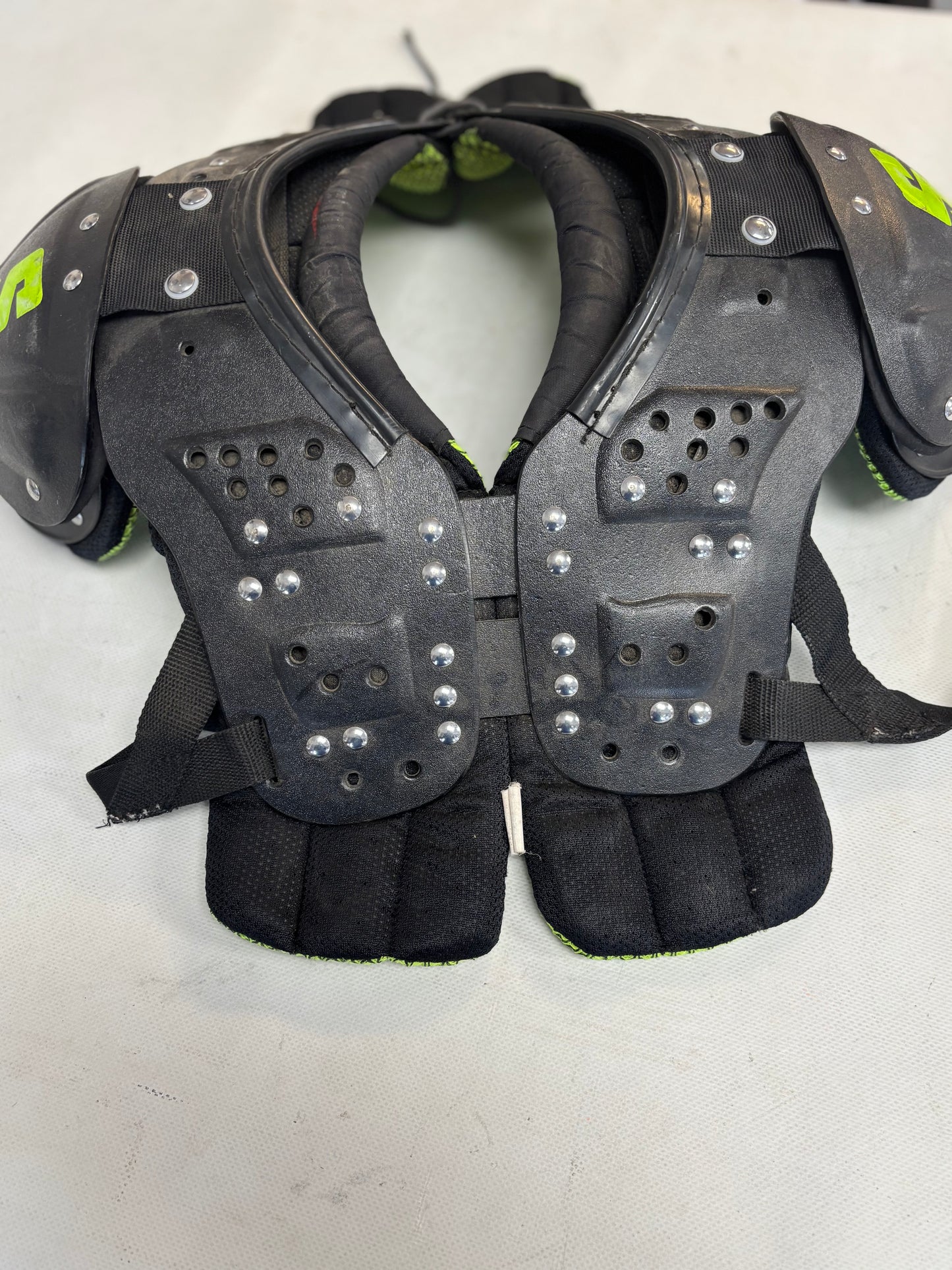 Schutt Y-Flex 4.0 Youth Small Shoulder Pads (used)
