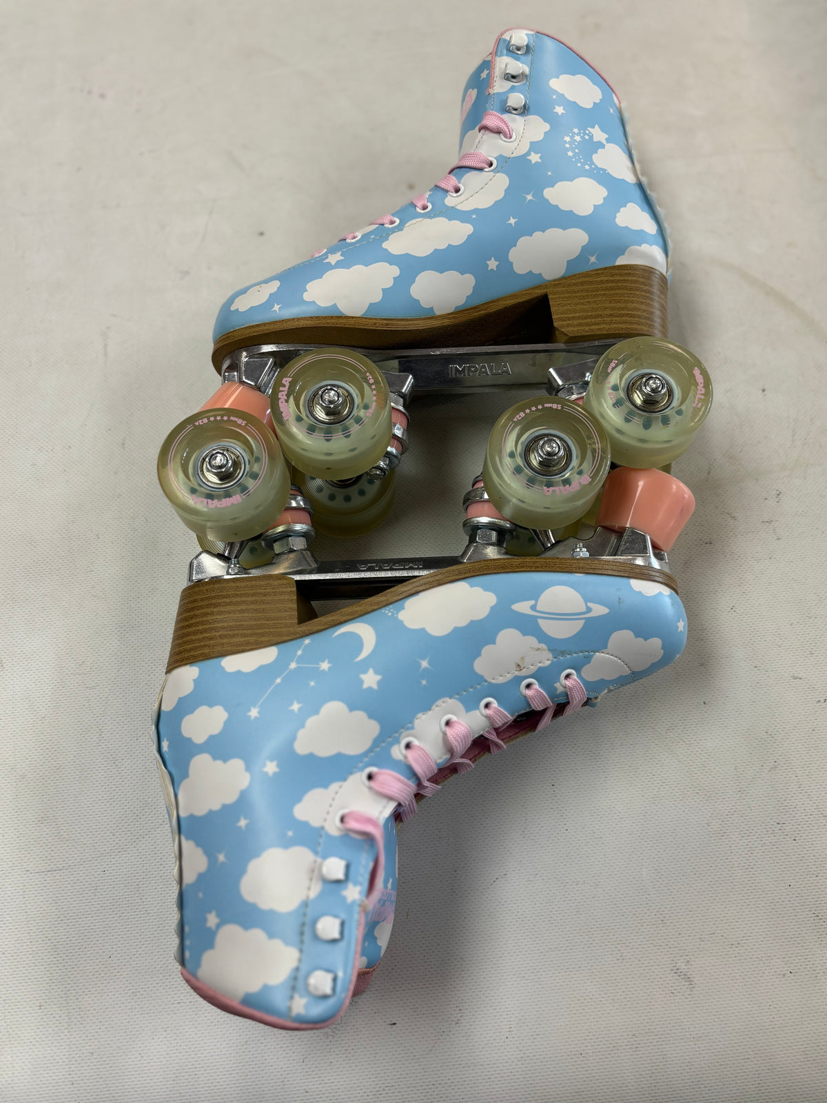 Cloudy Impala Rollerskates Size 7 (used)