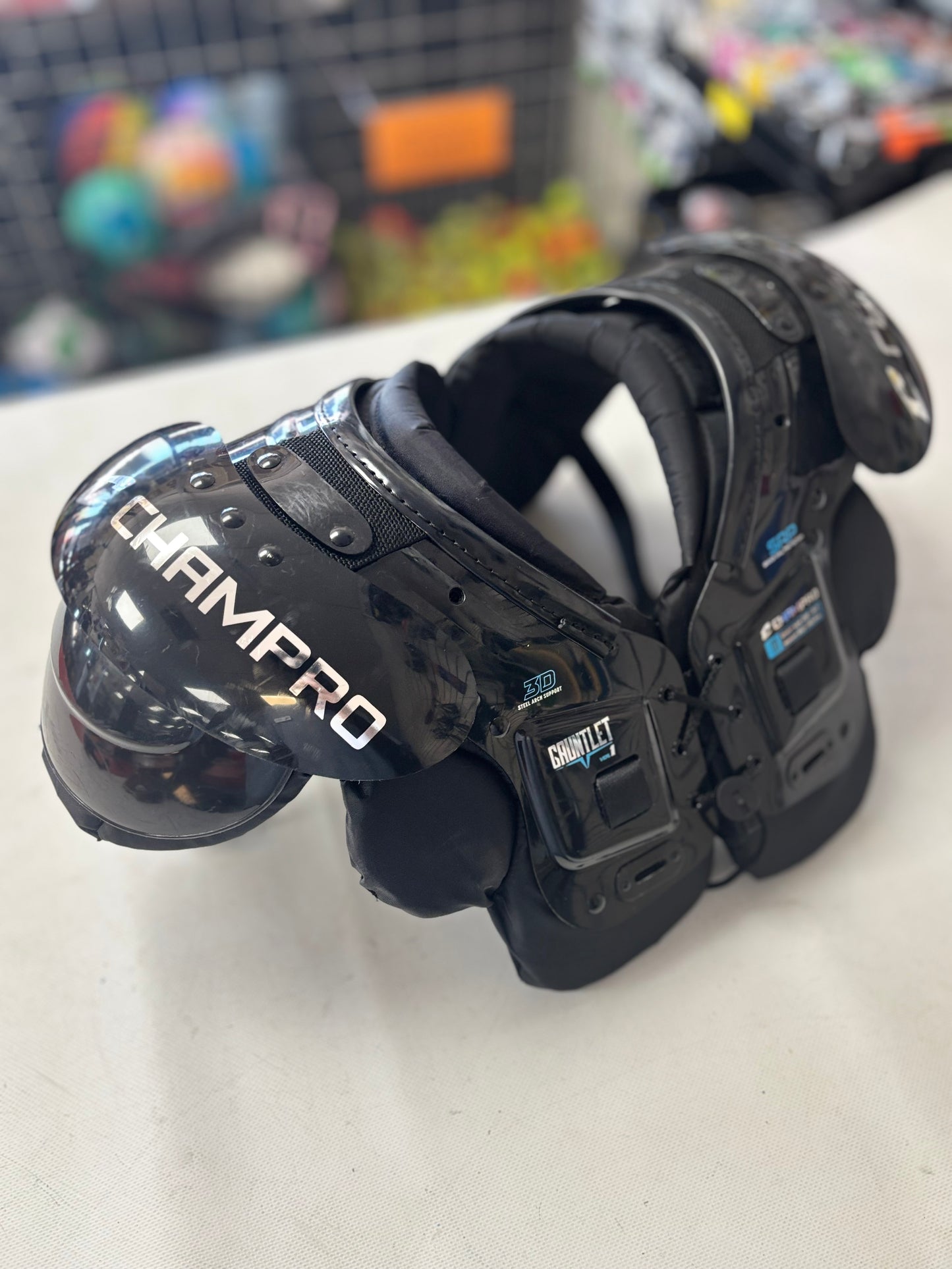 Champro Gauntlet Shoulder Pads Youth Medium (used)