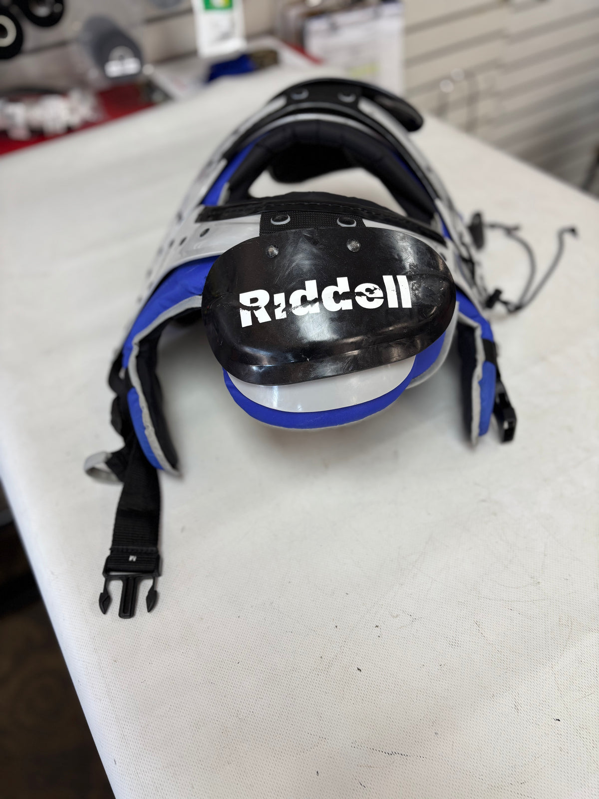 Youth Riddel Pursuit Size Medium Shoulder Pads