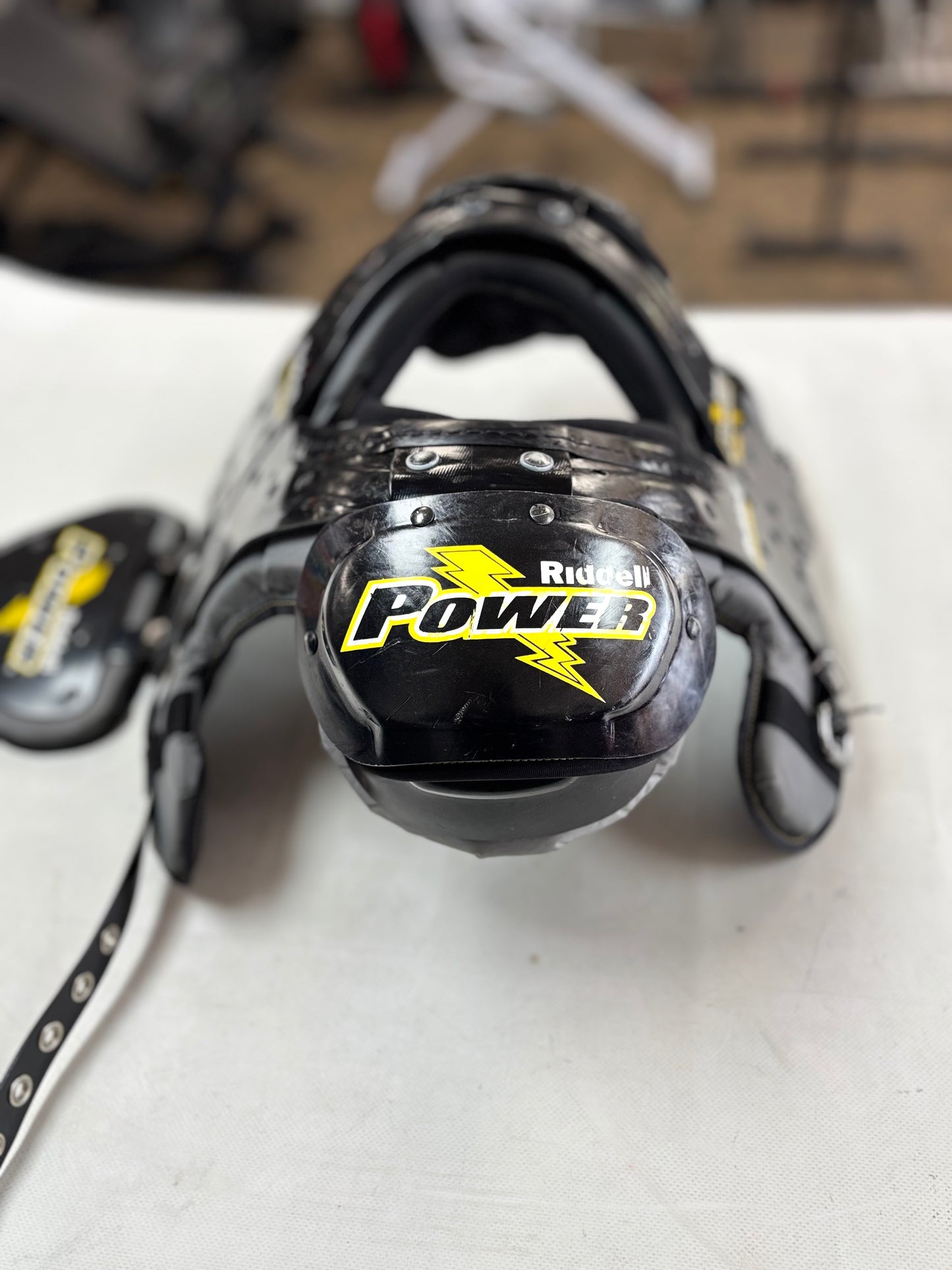 Riddell Power Surge Youth Medium Football Shoulder Pads (used)