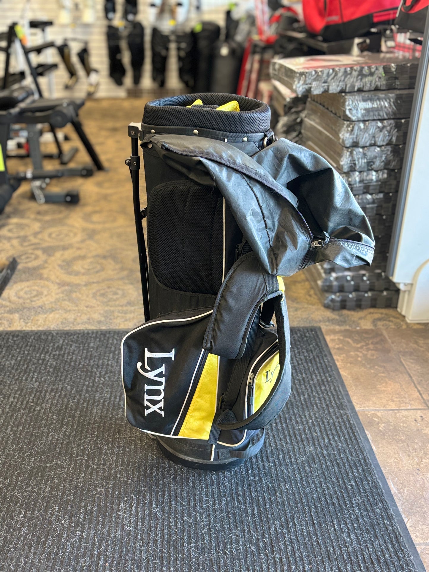 Lynx Golf Bag (used)