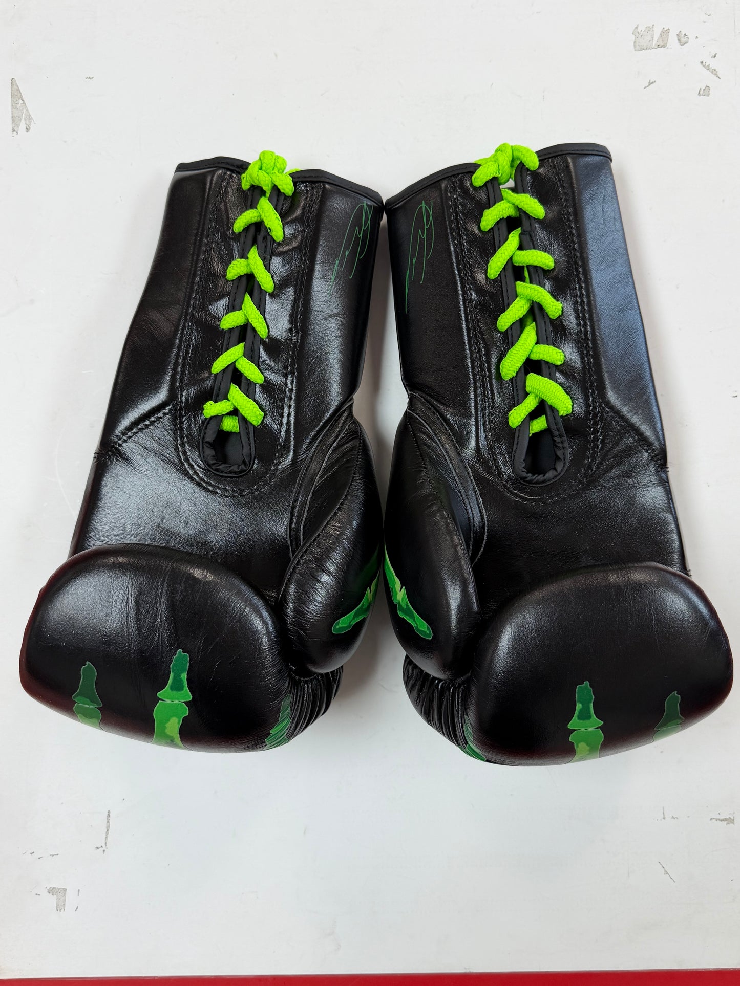 True Kombat 16oz Gloves