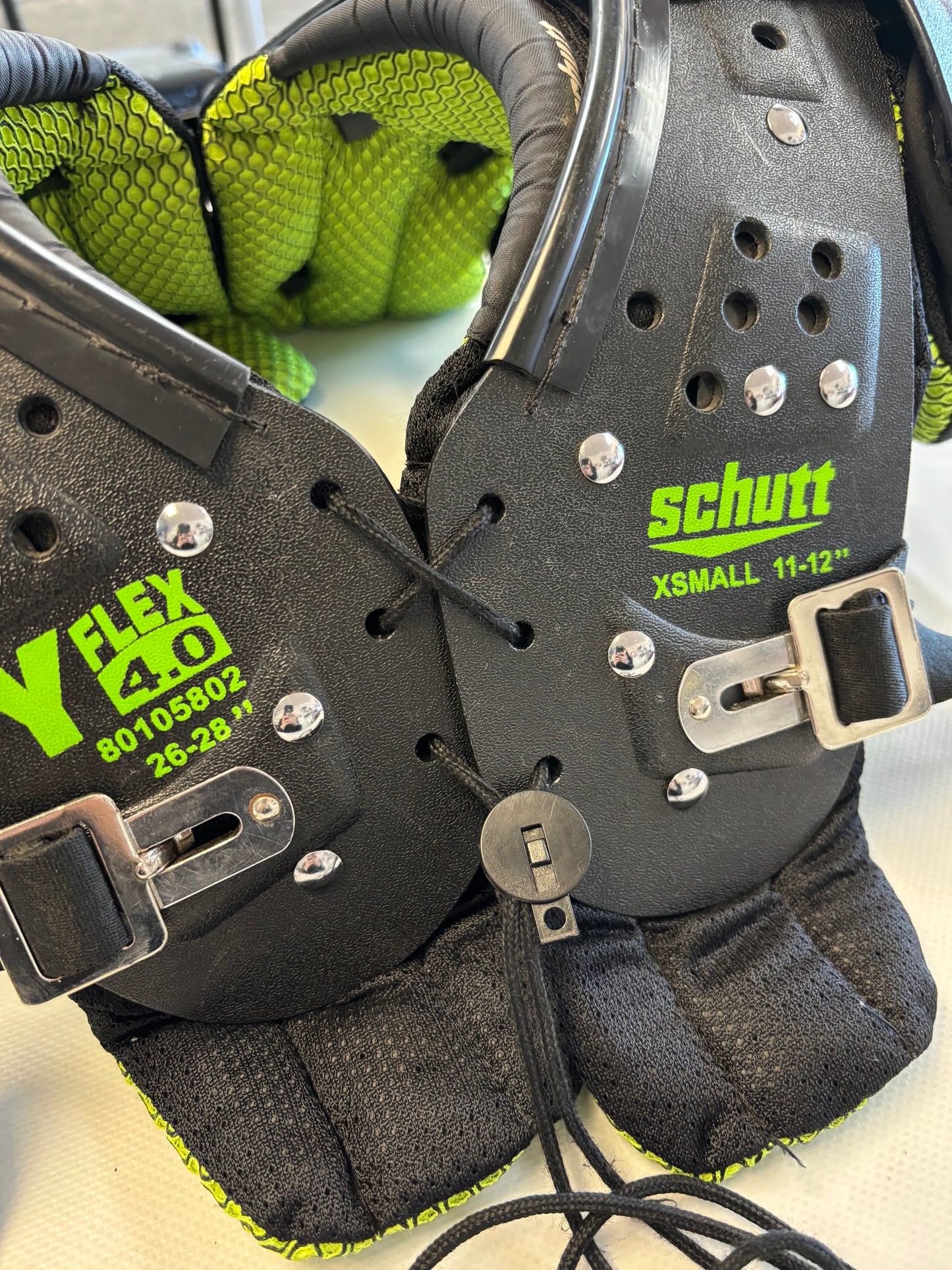 Schutt Y Flex 4.0 Youth XSmall Shoulder Pads (used)