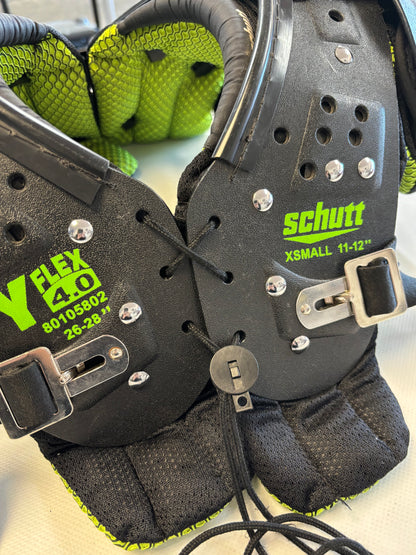 Schutt Y Flex 4.0 Youth XSmall Shoulder Pads (used)