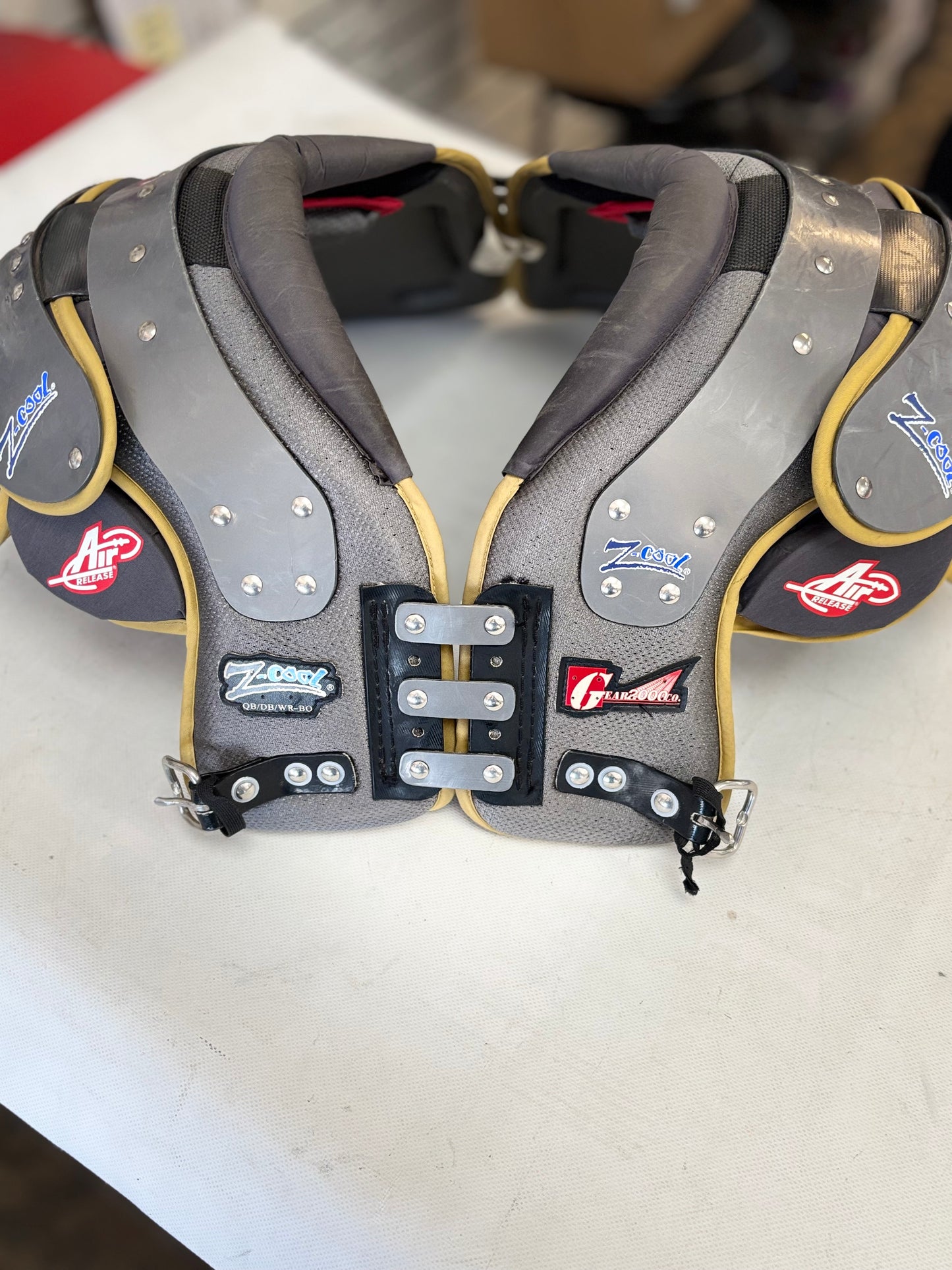 Gear 2000 Z-Cool Football Shoulder Pads Size Medium