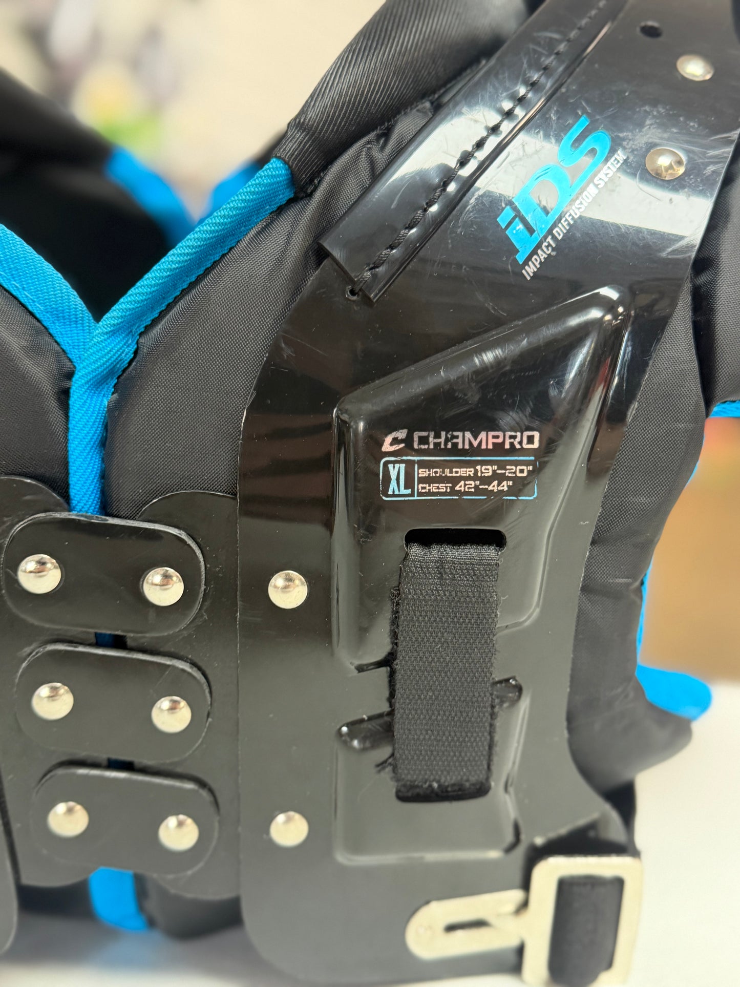 Champro Gauntlet Adult Xl Shoulder Pads (used)