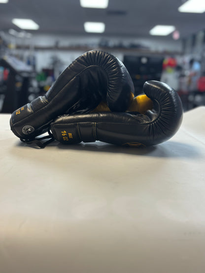 Windy 16 Oz Lace Boxing Gloves (Used)