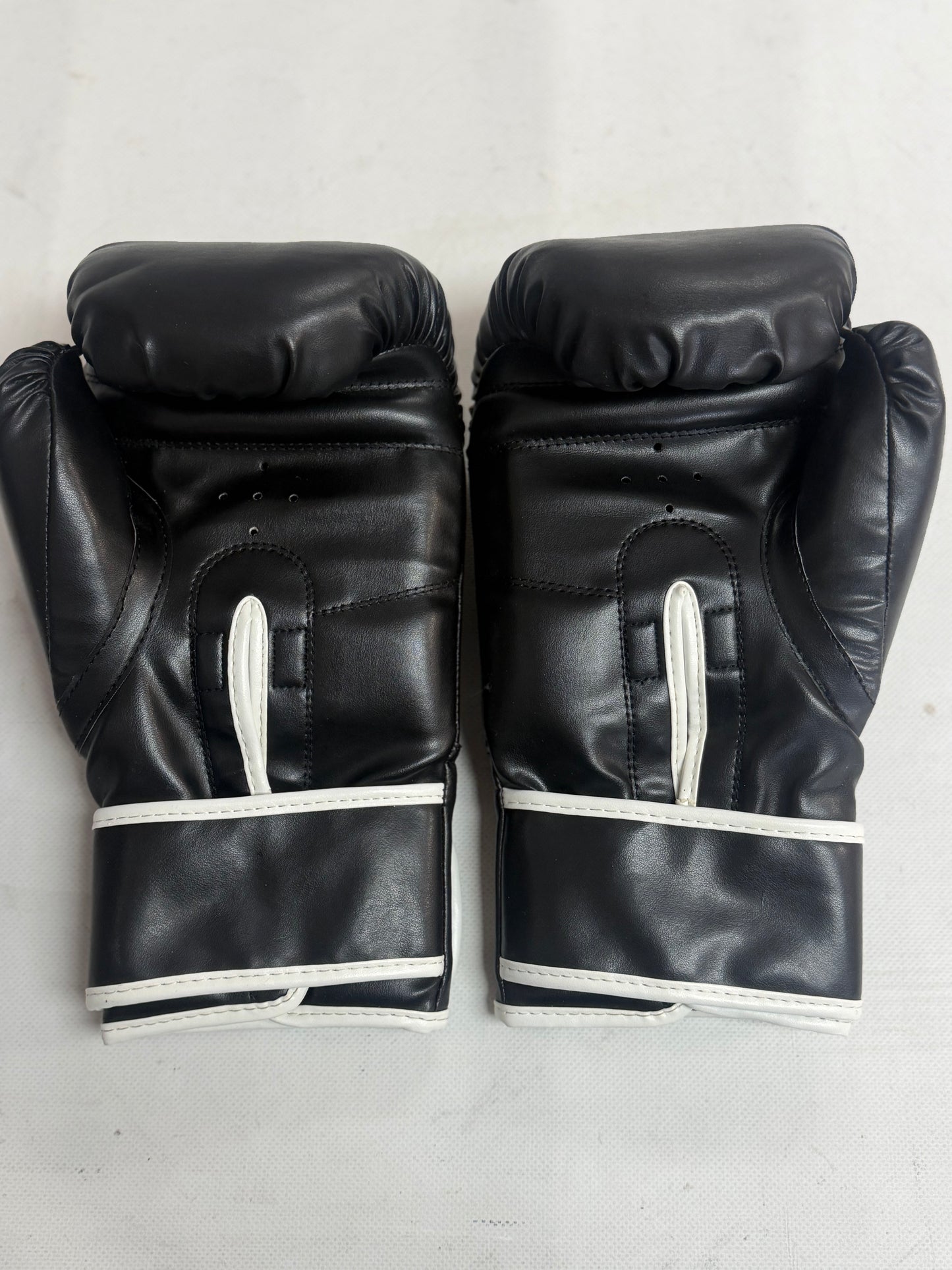 Everlast Core 2 Boxing Gloves Large (used)