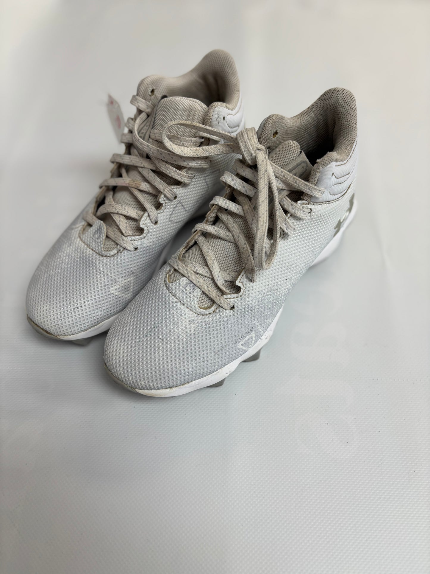 Underarmor baseball cleats size 3.5(used)